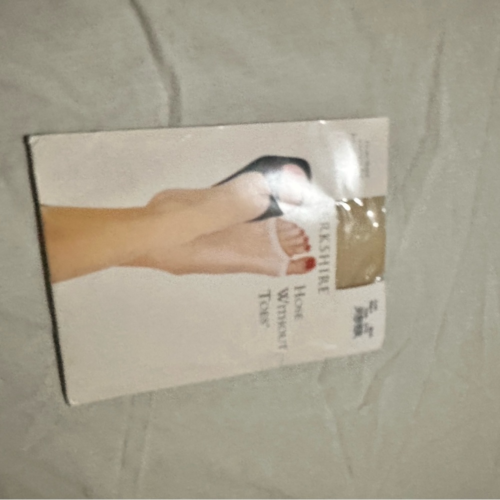 Vintage Berkshire Toeless Ultra Sheer Pantyhose - Nude - Picture 13 of 13